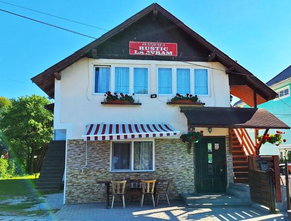 På billedet ses objektet Pensiunea Rustica La Avram Lunca Ilvei beliggende i byen Ilva Mare.