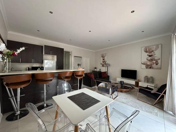Στη φωτογραφία φαίνεται το αντικείμενο Modern & Elegant Apt Sandton Central που βρίσκεται στην πόλη Sandton.