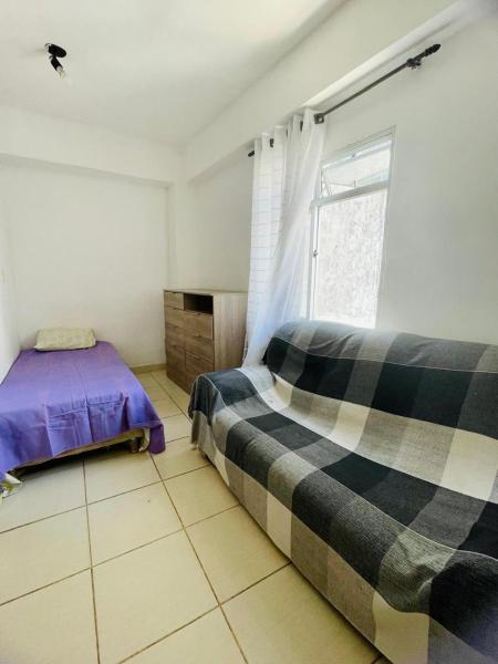 Zdjęcie 3: Quarto, sala, cozinha e banheiro - 2 minutos da praia do porto da barra - ar condicionado