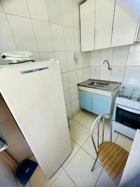Zdjęcie 5: Quarto, sala, cozinha e banheiro - 2 minutos da praia do porto da barra - ar condicionado