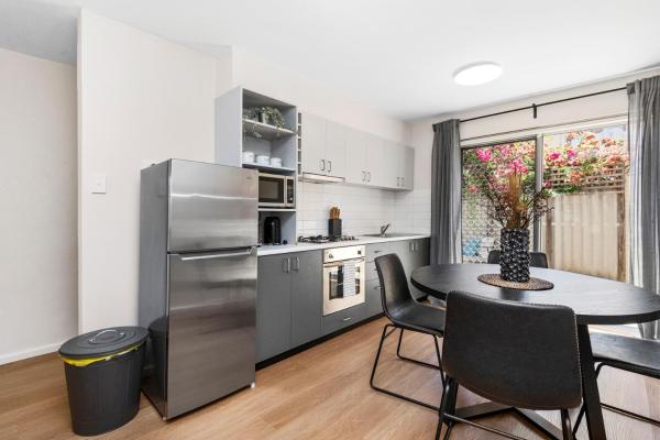 Nella foto è visibile l'oggetto 4 Cute Cunningham Close To Subiaco - Sleeps 4 situato nella città di Perth.