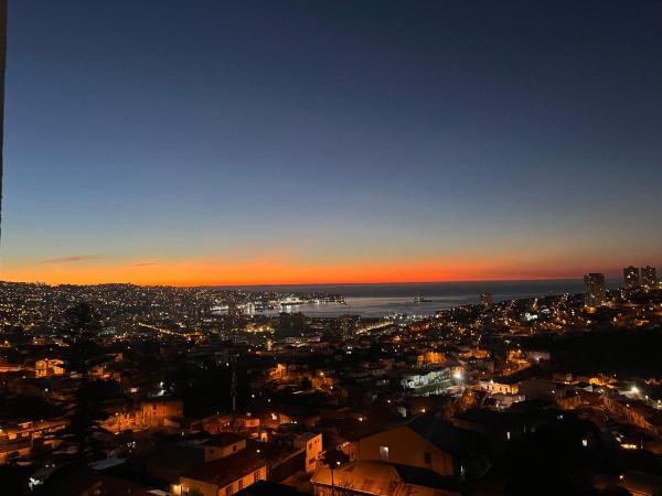 Na fotografii je vidět objekt Vista Bahía Puerto Valparaíso - Depto entero 2 Dormitorios nacházející se ve městě Placilla de Peñuelas.