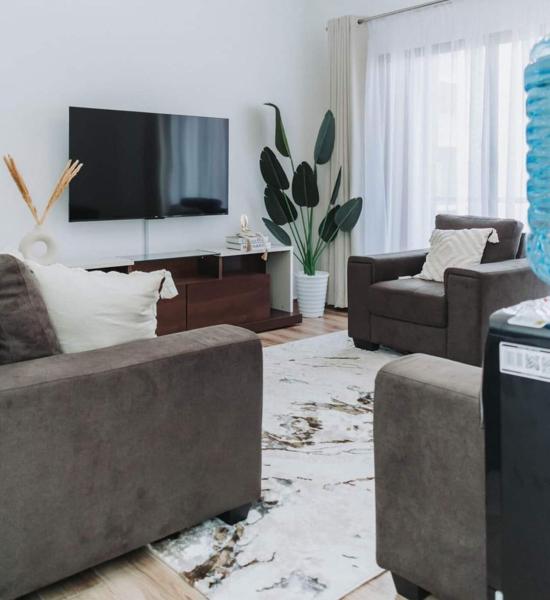 A la foto es mostra l'objecte Amboni Gest House situat a la ciutat de Mweiga.