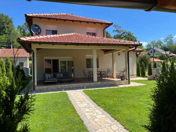 A la foto es mostra l'objecte Vip kuca Banja Vrujci situat a la ciutat de Popadić.