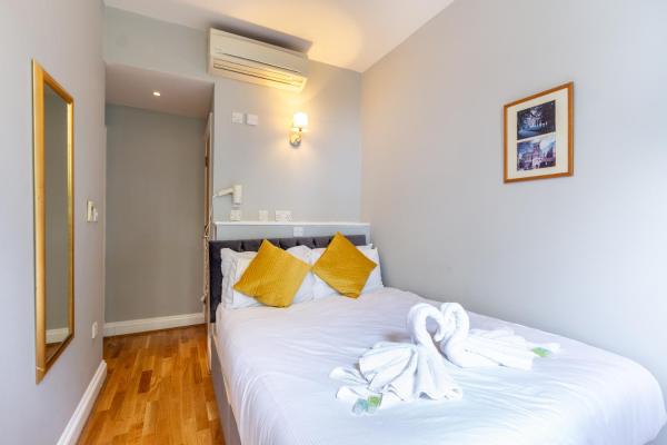 Coronation Hotel, London