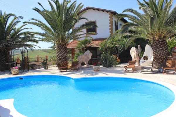 Na fotografii je vidět objekt Agriturismo Reggia Saracena nacházející se ve městě Agrigento.