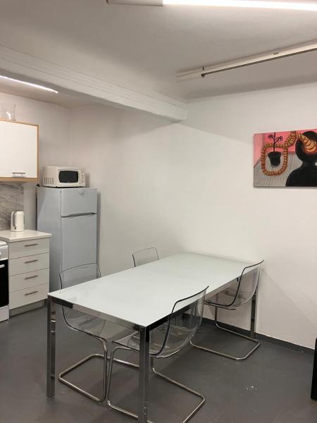 Foto 6: Stylish, Basement Studio with Roof Top Access - EP9B
