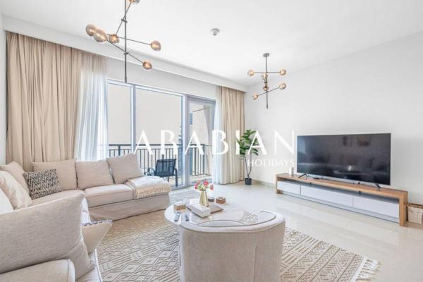 Spectacular 3 Bedroom on waterfront in Harbour Views, Dubaj