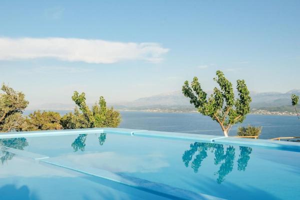 A la foto es mostra l'objecte Villa Akrolithos with Private Pool situat a la ciutat de Afráta.