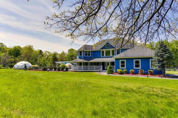 Nella foto è visibile l'oggetto Experience the Charm of a Cozy Hudson Valley Vacation Retreat situato nella città di Wallkill.