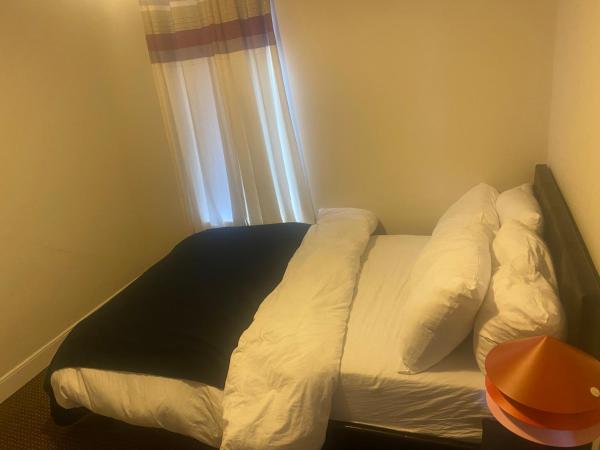 På billedet ses objektet dusk till dawn beliggende i byen Belfast.