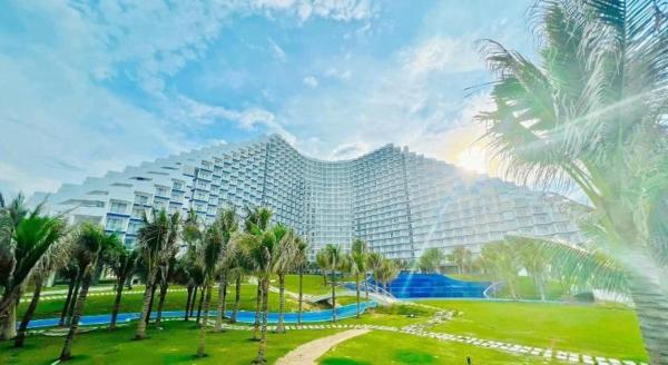 На фото показан объект Happy Beach Seaview The Arena Cam Ranh Condotel Resort, расположенный в городе Камрань.