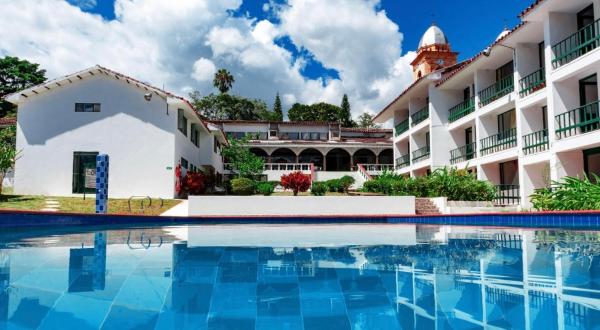 A la foto es mostra l'objecte Hotel turístico de Tenza situat a la ciutat de Garagoa.