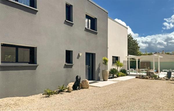 Modern Villa With Private Pool - Frankreich