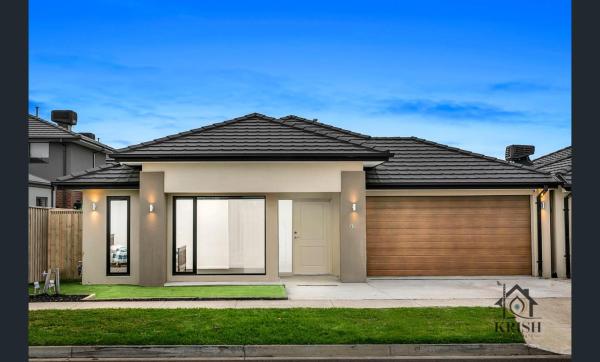 The photo shows the Charming Donnybrook Retreat located in the city of Whittlesea.