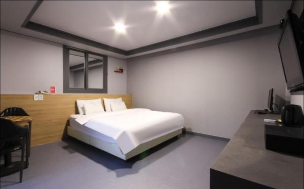 På bildet vises objektet Amor Hotel Gimhae som ligger i byen Kimhae.