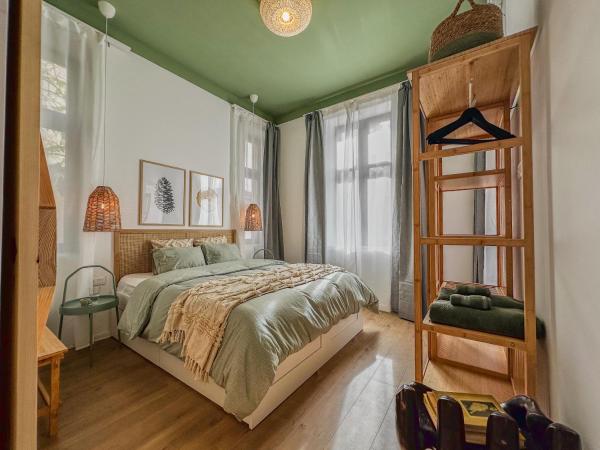På billedet ses objektet Bohemian Hideaway Historic Center Sofia Parking beliggende i byen Sofia.