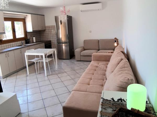 A la foto es mostra l'objecte Σπίτι στον κήπο situat a la ciutat de Parga.