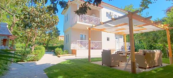 На фото показан объект Villa Pandesia, расположенный в городе Афитос.