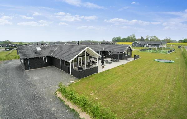Na zdjęciu widoczny jest obiekt Gorgeous Home In Bogense With Sauna położony w mieście Bogense.