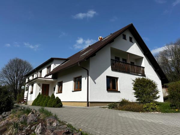 Restaurace A Penzion Na Stráni - Tsjechië