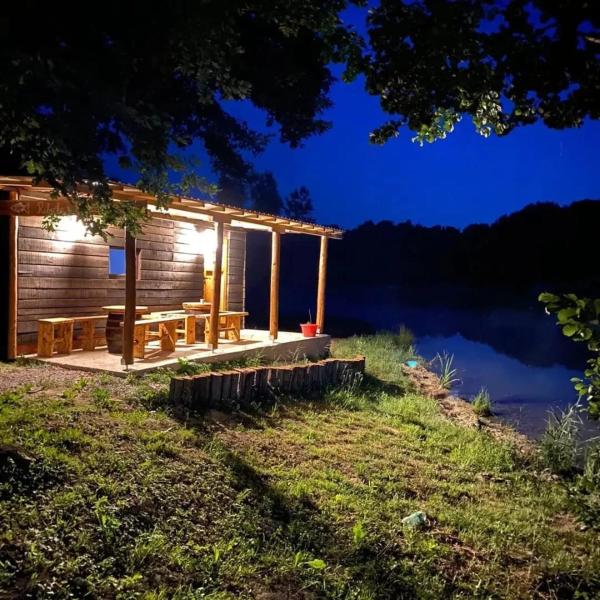 照片显示了位于Novo Brdo市的LAKE FISHING Resort物件。