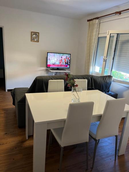 A la foto es mostra l'objecte Disfruta de la Costa Brava en una casa de pueblo situat a la ciutat de Fonteta.
