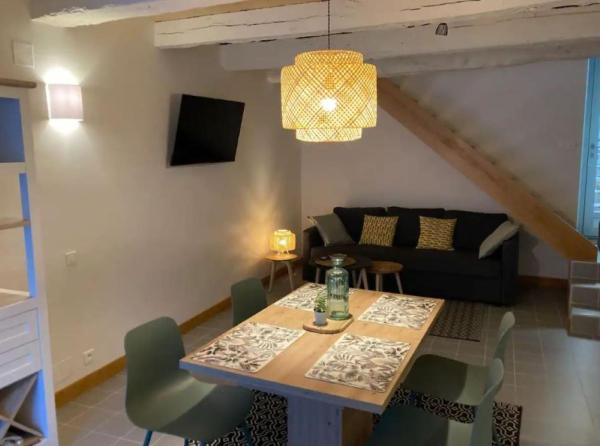 På billedet ses objektet La Maison Emilie beliggende i byen Sainte-Croix.