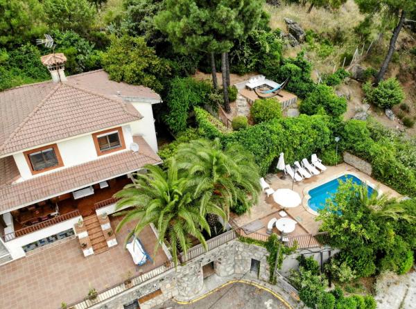 A la foto es mostra l'objecte El Rincón del Tiétar situat a la ciutat de Casillas.