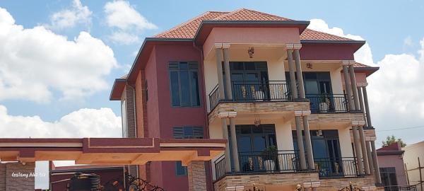 På billedet ses objektet FELIKA Real Estate beliggende i byen Kigali.