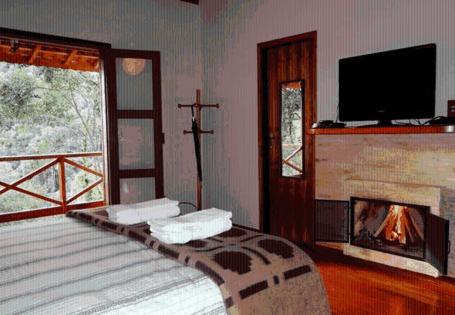 写真にはゴンサウヴェス市にあるPousada Três Orelhas - Gonçalves MGが写っています。