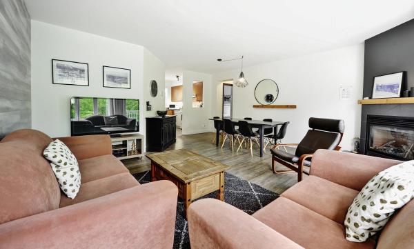 På bildet vises objektet Condo 203 33 Chemin du Hameau by Les Chalets Alpins som ligger i byen Stoneham.