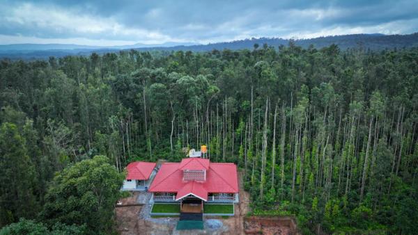 A la foto es mostra l'objecte Kattegadde Homestay - Swimming Pool and Rooms with Private Balcony By Dazzle Destinations situat a la ciutat de Chikmagalur.