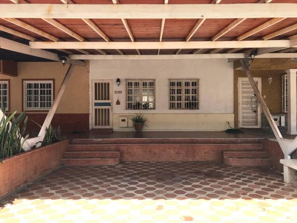 写真にはシダード・グアヤナ市にあるTownhouse 3 habitacionesが写っています。