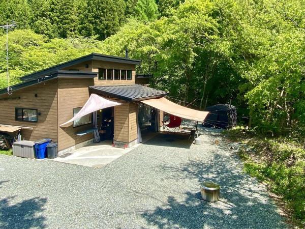 Na fotografii je vidět objekt SNUG CAMP HOUSE - Vacation STAY 98115v nacházející se ve městě Okubo.