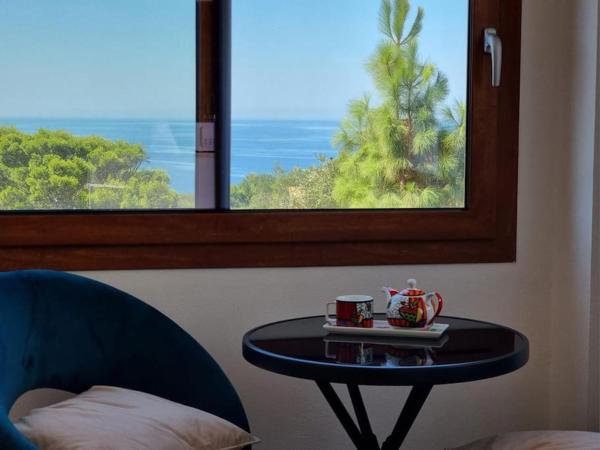写真にはトッレ・デイ・コルサリ市にあるCasa Vacanze vista mareが写っています。