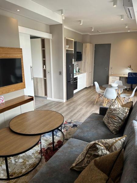 Menlyn Maine Residences 1 Bedroom Apartment 505 - Tierpoort