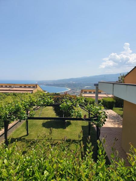 Na zdjęciu widoczny jest obiekt Villa con vista mare położony w mieście Ceraso.