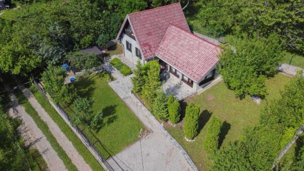 A la foto es mostra l'objecte Vikendica Harun situat a la ciutat de Bihac.