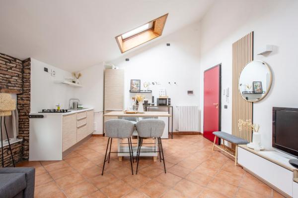 A la foto es mostra l'objecte Modern & Minimalist Flat -4people- Fully Equipped situat a la ciutat de Como.