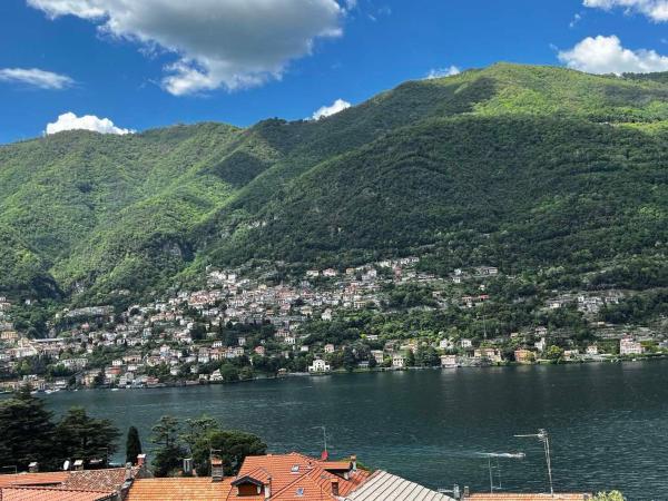 Op de foto is het object Timco 3-story apartment with lake view and air-conditioner te zien, gelegen in de stad Torno.