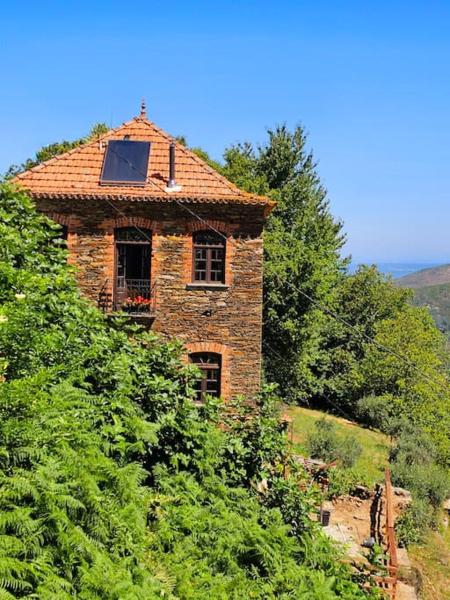 A la foto es mostra l'objecte arganil situat a la ciutat de Açor.