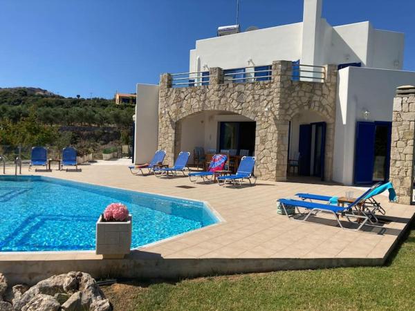 Na zdjęciu widoczny jest obiekt Villa Thea,Plaka with sea & mountain views położony w mieście Kambiá.