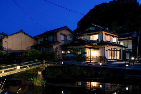 川の灯の写真1