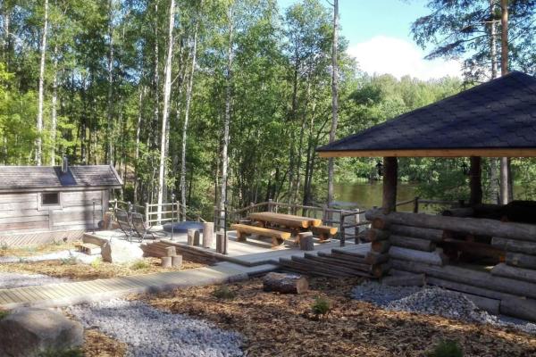 På bildet vises objektet Kelo Villa for 8, with hot tub, by lake Päijänne som ligger i byen Toivakka.