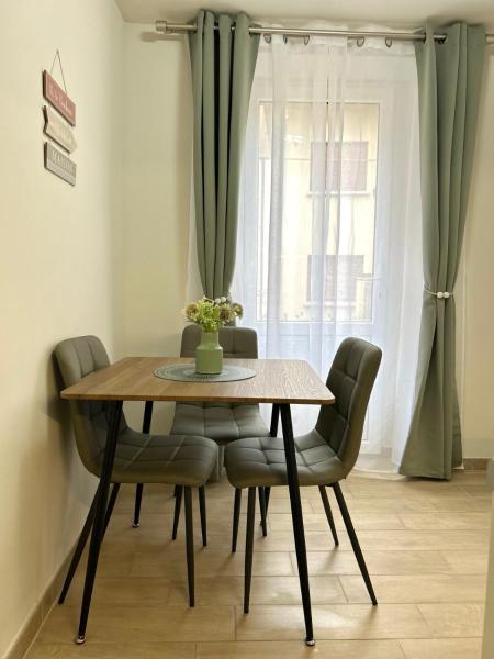 Op de foto is het object Timco apartment with balcony and air-conditioner te zien, gelegen in de stad Torno.