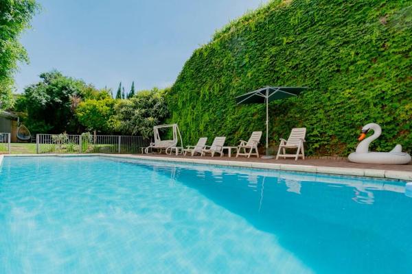 På billedet ses objektet Stunning OASIS house, garden pool BEST AREA 600m2 beliggende i byen Buenos Aires.