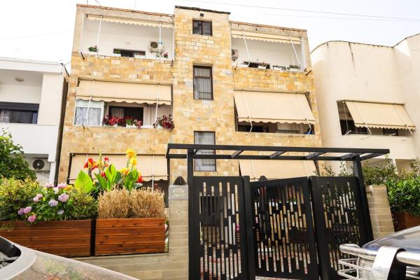 A la foto es mostra l'objecte Vila Zhiti situat a la ciutat de Durrës.