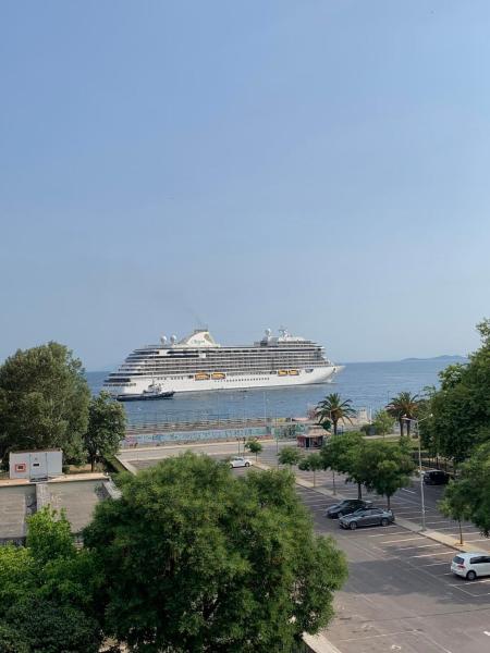 A la foto es mostra l'objecte La Veranda Center situat a la ciutat de Kavala.