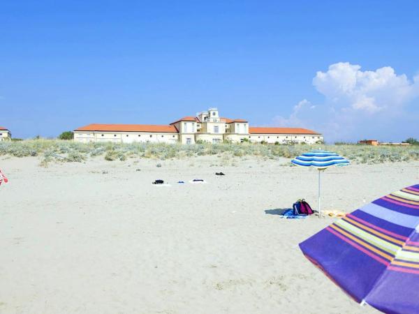 A la foto es mostra l'objecte Dünenresidenz Regina Elena Ferienwohnung am Strand situat a la ciutat de Calambrone.